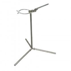 Poulain debout pour castration de porcelets