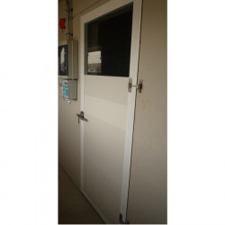 Door with aluminum/pvc glass without frame with stainless hardware (maximum opening size of 2100x1000)