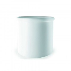 Cylindrical polyethylene tank without lid